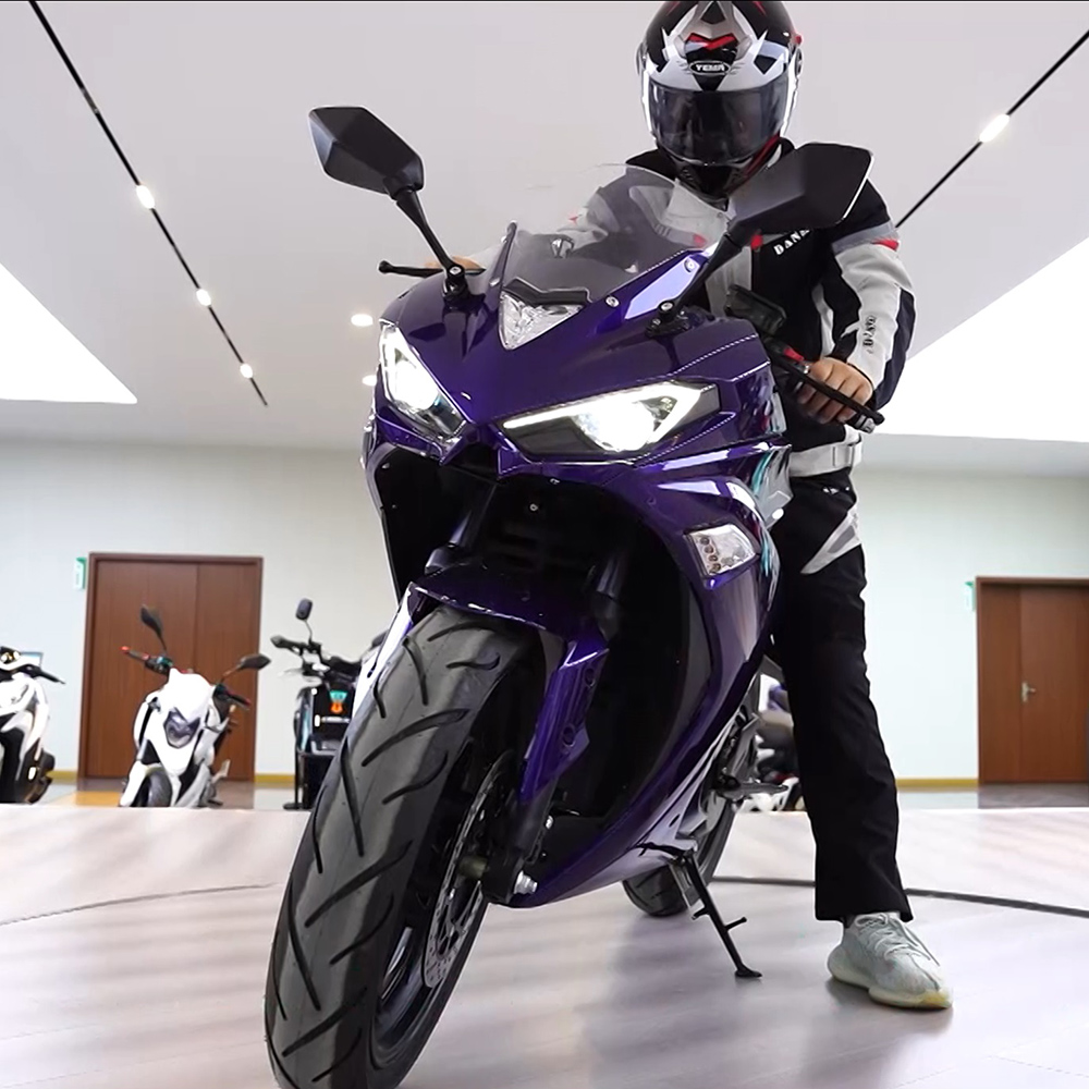 C010D4 17inch Custom Logo Electric Motorcycle 2700W 100km/H Speed Road Legal Electric Motorbike