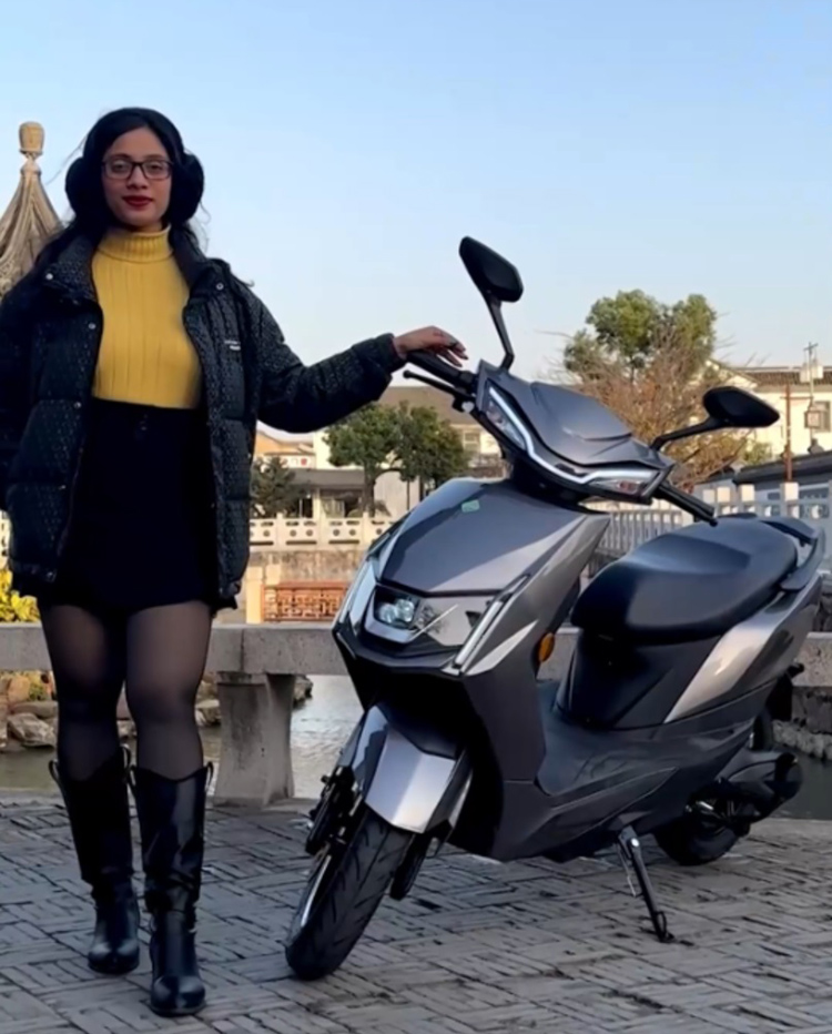 A024 10inch 600W/800W 45km/H Speed 2 Wheeler Electric Scooter