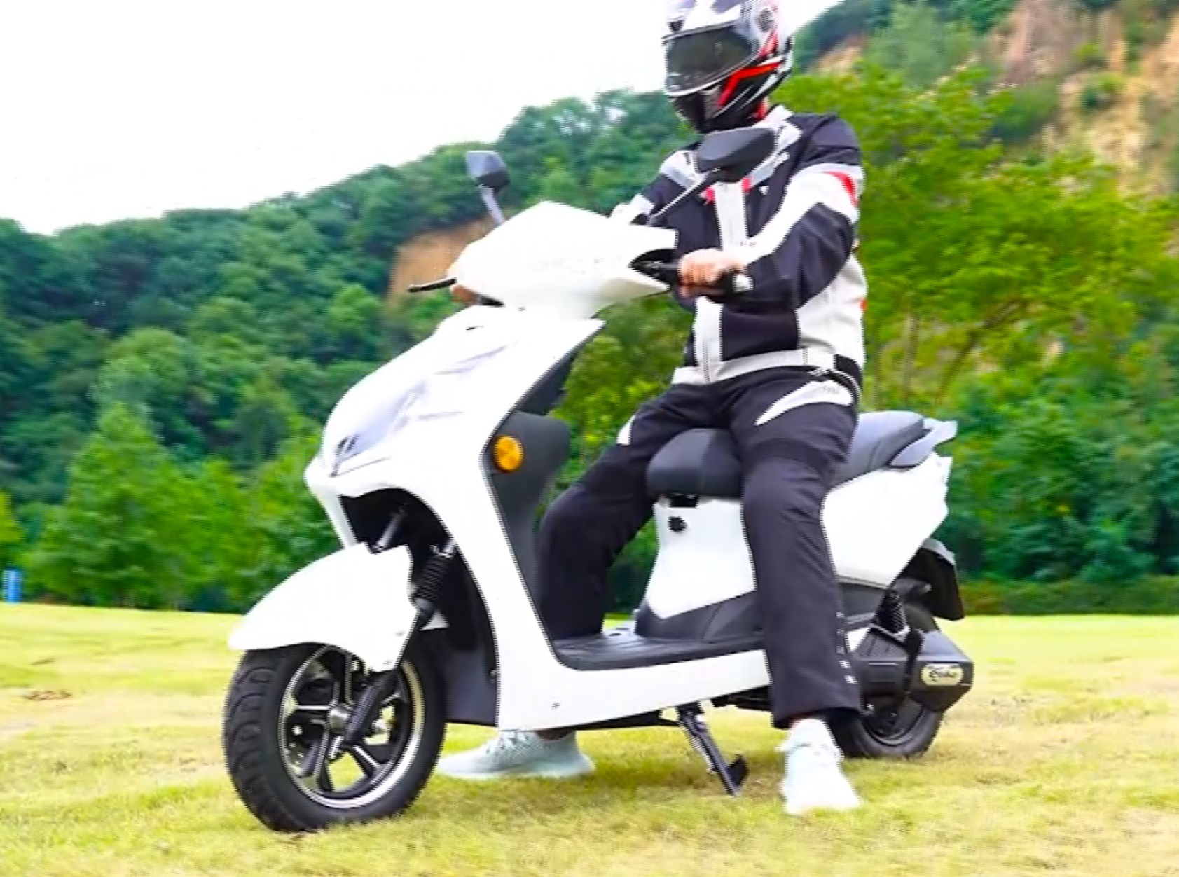 A110 10inch City Electric Scooter 600/800W 50km/H Speed Best Electric Motorcycle Factory in China