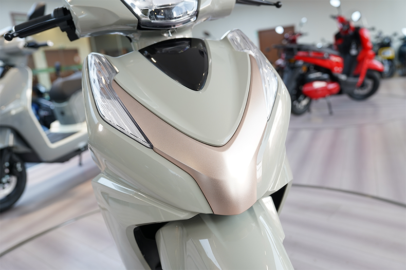 A186 12inch 1100/1300W 60km/H Speed Factory Direct Electric Scooter Electric Moped 