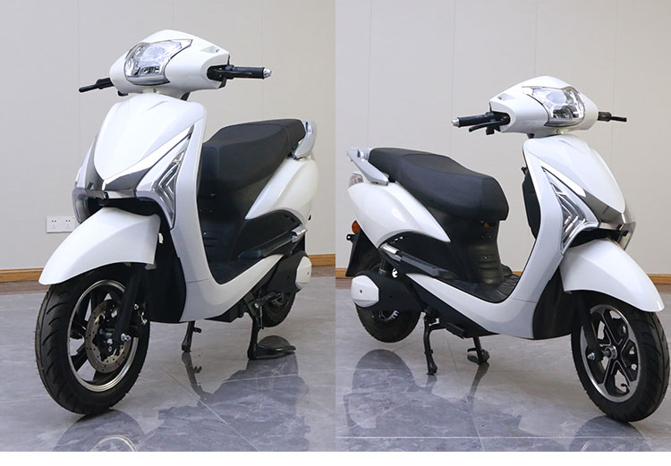 A055 12inch 700/900W 65km/H Speed Scooter Adult Electric Moped with Pedals