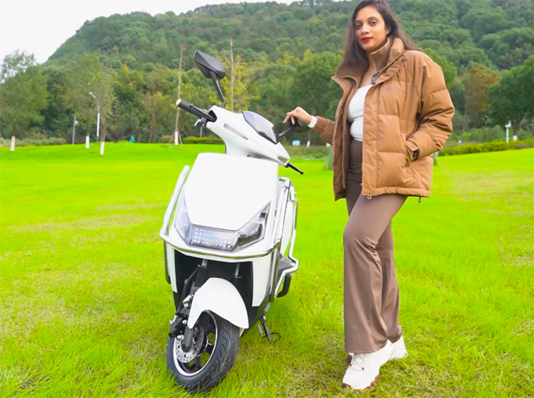 A007 10inch 700/900W 45km/H Speed China Manufacturer CKD/SKD/OEM Electric Motorcycle