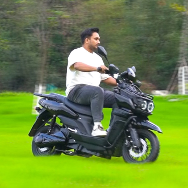A076 12inch Two Wheeler Electric Scooter 2700W 85km/H Speed Electric Motorcycle with best Price