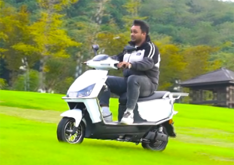 A007 10inch 700/900W 45km/H Speed China Manufacturer CKD/SKD/OEM Electric Motorcycle
