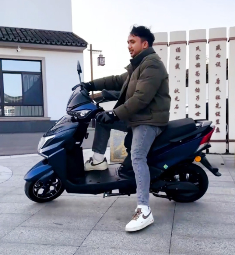 A006 10inch 600/800W 50km/H Speed Wholesale Adult Electric Motorcycles with EEC